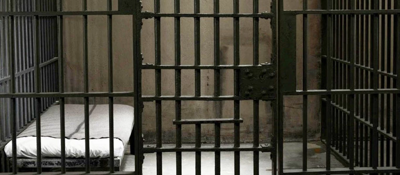 Στη φυλακή Ρωσίδα πορνοστάρ - Έδειξε τα οπίσθιά της μπροστά από το Κρεμλίνο! (φώτο)